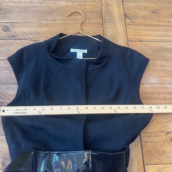 Kenneth Cole black hidden snap sleeveless top with belt size 8 - Picture 6 of 6